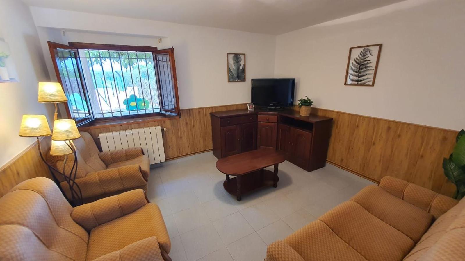 הוילה Viloví de Oñar Turisme Rural Les Moreres מראה חיצוני תמונה